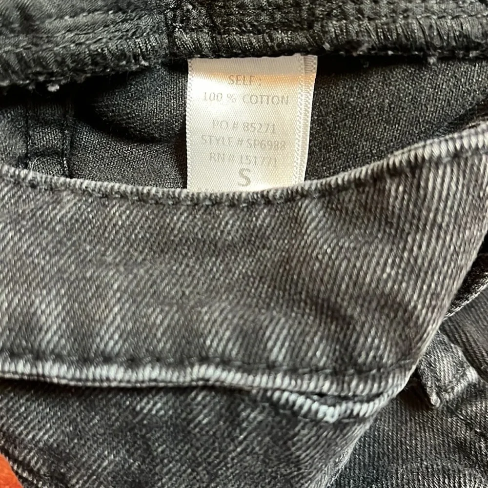 Le Lis Collection Black Denim Shorts - Picture 4 of 8